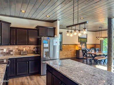 This stunning mountain home w/ 4 bedrooms 4 full bathrooms, 2 - photo 23