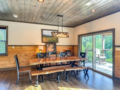 This stunning mountain home w/ 4 bedrooms 4 full bathrooms, 2 - photo 27