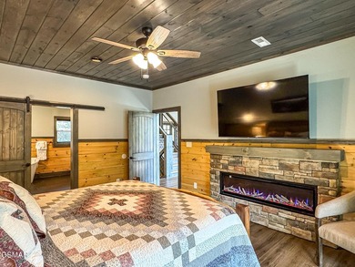 This stunning mountain home w/ 4 bedrooms 4 full bathrooms, 2 - photo 29