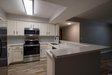 Catch a glimpse of Lake Hamilton from this charming upstairs - photo 34