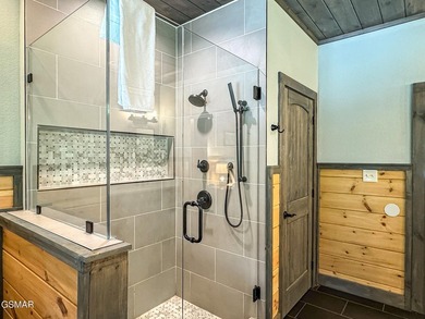 This stunning mountain home w/ 4 bedrooms 4 full bathrooms, 2 - photo 35