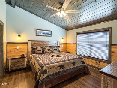 This stunning mountain home w/ 4 bedrooms 4 full bathrooms, 2 - photo 44