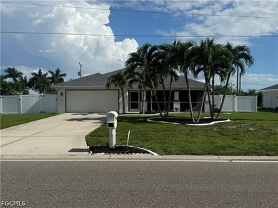 Beautifully renovated 3-bedroom, 2-bathroom home with a den - photo 1