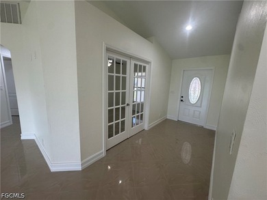 Beautifully renovated 3-bedroom, 2-bathroom home with a den - photo 4