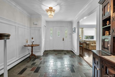 Welcome to this meticulously maintained 4-bedroom, 2.5-bathroom - photo 3