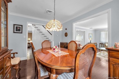 Welcome to this meticulously maintained 4-bedroom, 2.5-bathroom - photo 7