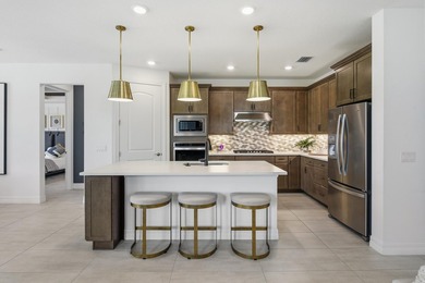 Welcome to this exceptional single-family residence in the Oak - photo 11