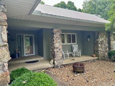 Lovely home on the Indian Hills Golf Course. 3 Bedroom 2 and 1/2 - photo 2