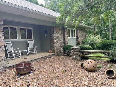Lovely home on the Indian Hills Golf Course. 3 Bedroom 2 and 1/2 - photo 3