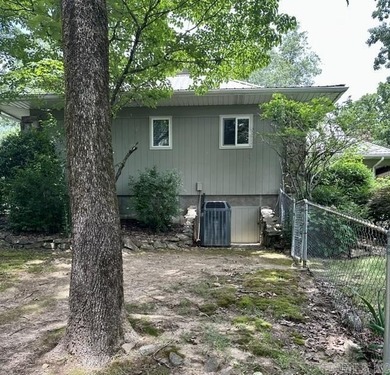Lovely home on the Indian Hills Golf Course. 3 Bedroom 2 and 1/2 - photo 4