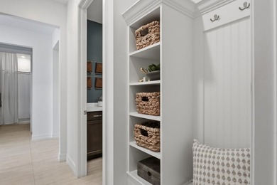Welcome to this exceptional single-family residence in the Oak - photo 16