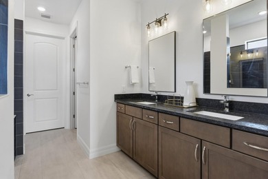 Welcome to this exceptional single-family residence in the Oak - photo 20