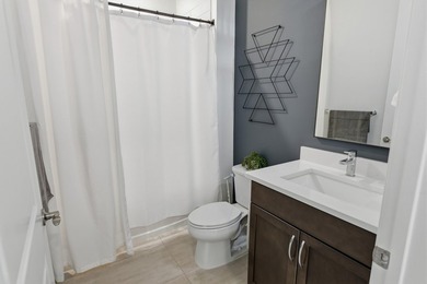 Welcome to this exceptional single-family residence in the Oak - photo 23