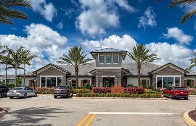 Welcome to this exceptional single-family residence in the Oak - photo 34