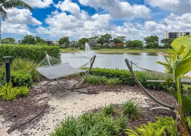 Welcome to this exceptional single-family residence in the Oak - photo 38