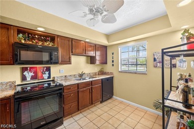 Welcome to easy, carefree living in this beautifully maintained - photo 3