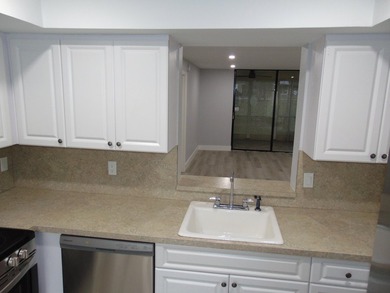 BEAUTIFUL ! MOVE RIGHT IN. GREAT UPDATED FIRST FLOOR CONDO IN - photo 3