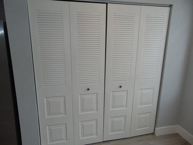 BEAUTIFUL ! MOVE RIGHT IN. GREAT UPDATED FIRST FLOOR CONDO IN - photo 4