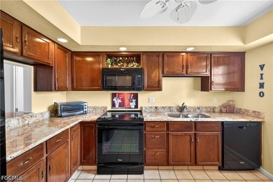 Welcome to easy, carefree living in this beautifully maintained - photo 5