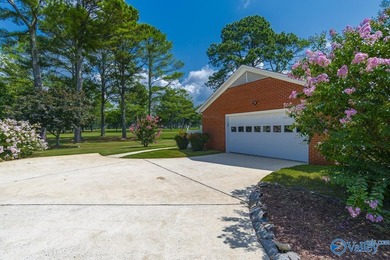 Beautiful one level brick home on Burningtree Golf Course. Three - photo 3