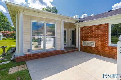 Beautiful one level brick home on Burningtree Golf Course. Three - photo 4