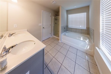 Welcome to this stunning 3 years old, end of unit 3 bedroom - photo 12