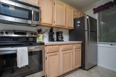 Come check out this well maintained 2bdrm fully furnished top - photo 31