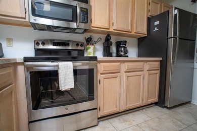 Come check out this well maintained 2bdrm fully furnished top - photo 32