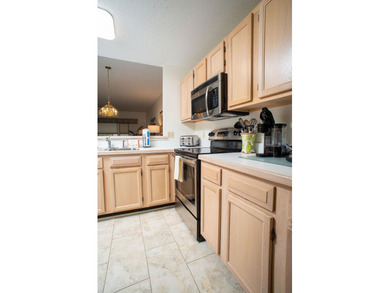 Come check out this well maintained 2bdrm fully furnished top - photo 33