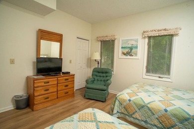 Come check out this well maintained 2bdrm fully furnished top - photo 41