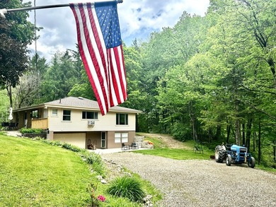 Calling all nature lovers! This tranquil property offers a 4 - photo 1