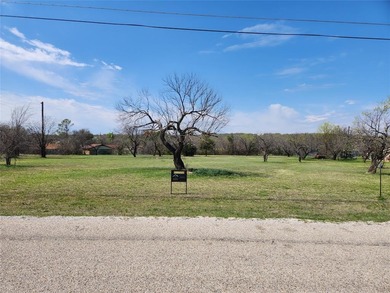 Nestled in the picturesque lakeside community of Runaway Bay - photo 3