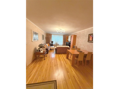 Custom Renovated 2 Full Bedroom, 1.5 bathroom Coop in Prime Rego - photo 6