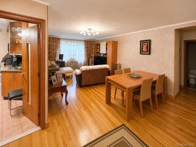 Custom Renovated 2 Full Bedroom, 1.5 bathroom Coop in Prime Rego - photo 7