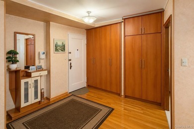 Custom Renovated 2 Full Bedroom, 1.5 bathroom Coop in Prime Rego - photo 8