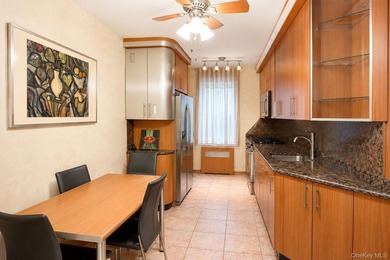 Custom Renovated 2 Full Bedroom, 1.5 bathroom Coop in Prime Rego - photo 9