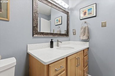 Beautifully renovated Shoreside East THIRD FLOOR mid-century one - photo 21