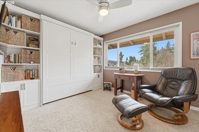 Beautifully renovated Shoreside East THIRD FLOOR mid-century one - photo 22