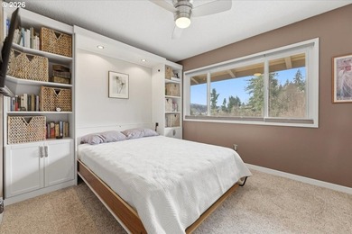 Beautifully renovated Shoreside East THIRD FLOOR mid-century one - photo 23