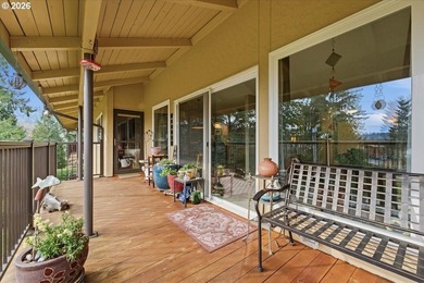 Beautifully renovated Shoreside East THIRD FLOOR mid-century one - photo 28