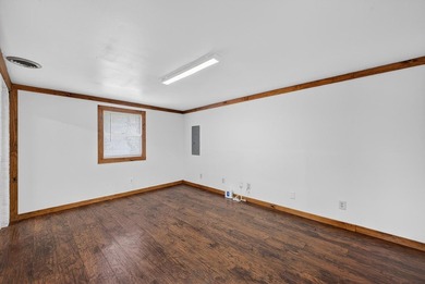 An investor's dream! Brick, ranch home located across the street - photo 10