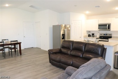 WBeautifully maintained Christopher Alan Homes property offering - photo 3