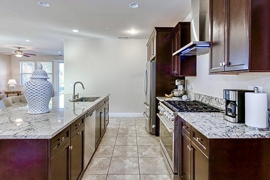 Elegant and sophisticated single-story home located on the golf - photo 11