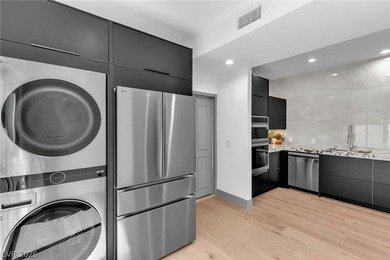 Stunning, fully renovated home in the prestigious Las Vegas - photo 12