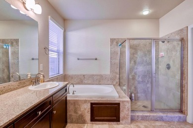 Elegant and sophisticated single-story home located on the golf - photo 18