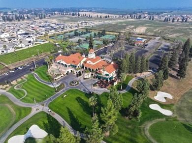 Elegant and sophisticated single-story home located on the golf - photo 35
