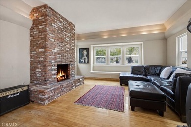 Investor opportunity in Downtown Huntington Beach! Featuring a - photo 4