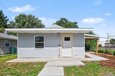 Welcome home to this beautifully remodeled 3-bedroom, 2-bath gem - photo 2