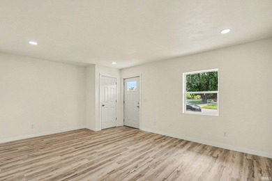 Welcome home to this beautifully remodeled 3-bedroom, 2-bath gem - photo 5
