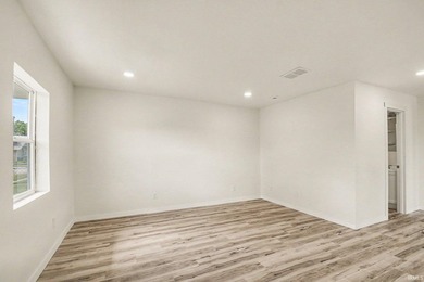 Welcome home to this beautifully remodeled 3-bedroom, 2-bath gem - photo 6